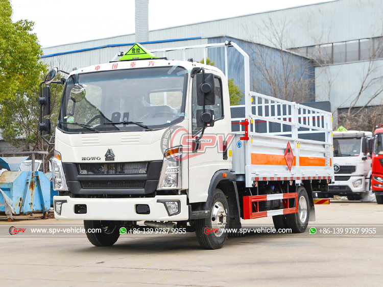 Sinotruk Gas Cylinder Delivery Vehicle - Front Left Side